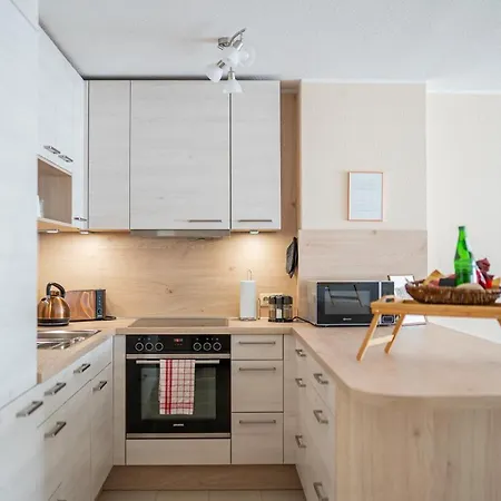 Golden Design Apartment, Zentral, Familie Und Business, 1000 Mbit Appartement *